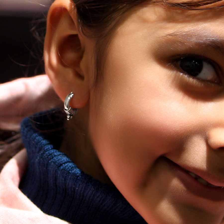 Looking for the perfect minimal bali for everyday wear? Look no further than Zia 925 Sterling Silver Bali! Made from high-quality, 925 sterling silver with an oxidised finish, this bali is not only beautiful but also durable for everyday wear. Elevate your style with Zia.