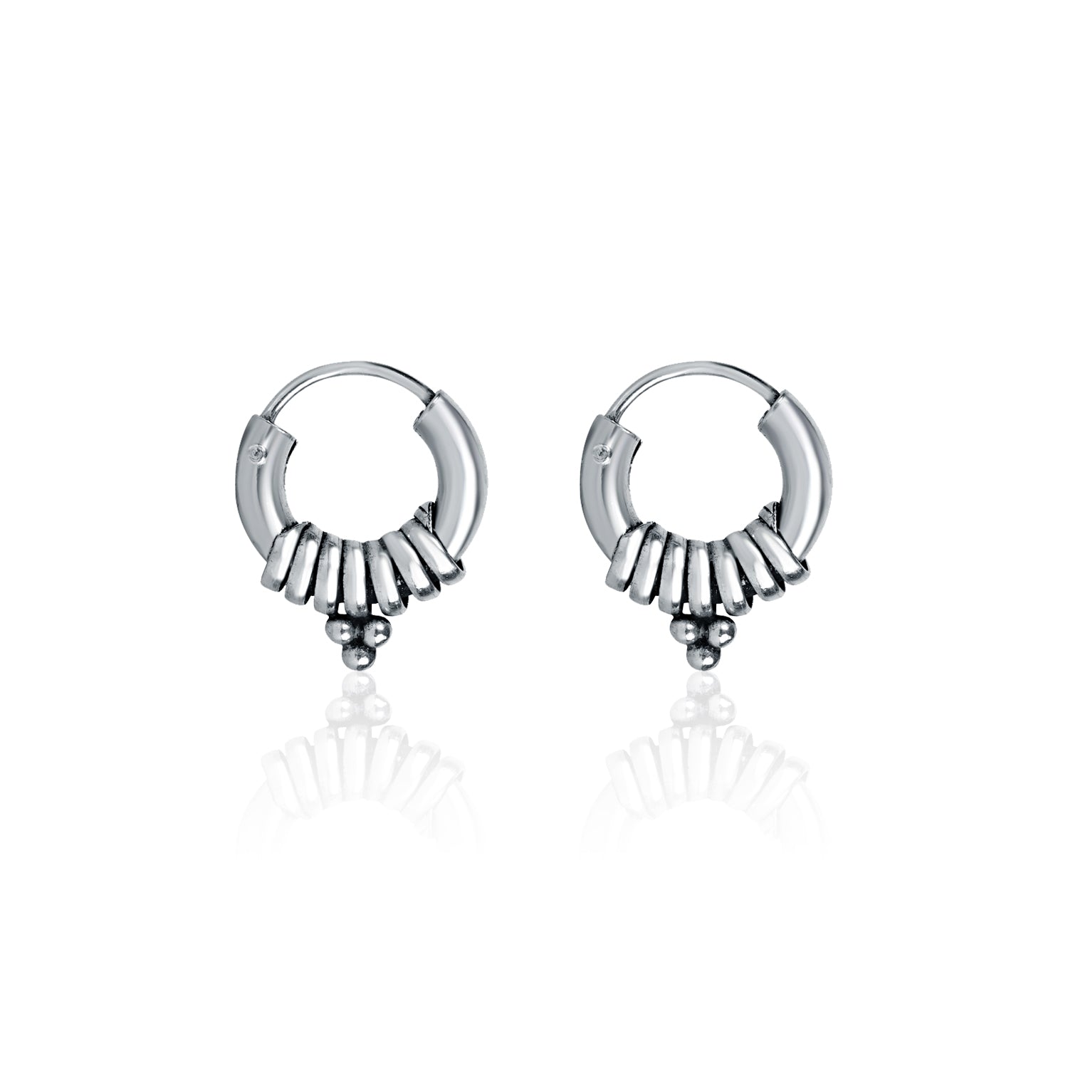 Looking for the perfect minimal bali for everyday wear? Look no further than Zia 925 Sterling Silver Bali! Made from high-quality, 925 sterling silver with an oxidised finish, this bali is not only beautiful but also durable for everyday wear. Elevate your style with Zia.