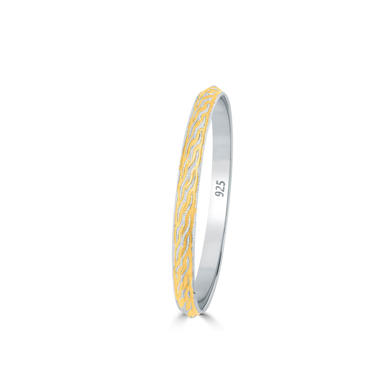 Discover the Powerwave 925 Sterling Silver Punjabi Kada for Men, featuring golden wave motifs in a dual-tone finish. Strong, stylish & perfect for everyday wear.