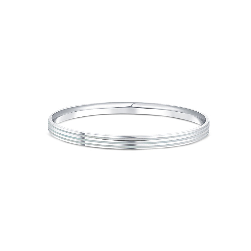 Elevate your style with our White Grace 3 Lines Silver Kada for Men. Made of sterling silver with a rhodium finish, this Kada features 3 white enamel lines for a sleek and modern look. Perfect for any occasion, this Kada adds a touch of elegance and sophistication to your outfit.